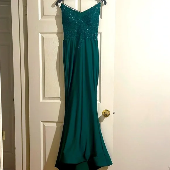 cocktail dress green emerald Cape Sleeve Satin Crepe Gown in Green – Roland Mouret main image 1